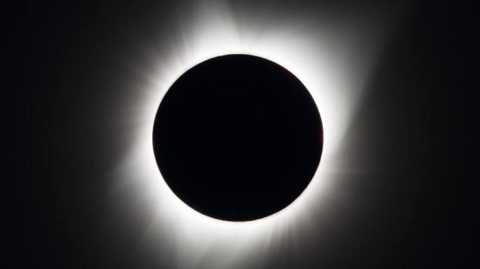 Eclipse total de Sol: Así es la completa cobertura de CNN Chile y CHV este 2 de julio