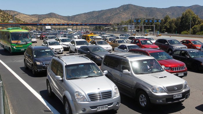“Peaje a luca” y restricción para camiones: El plan de contingencia por salida de 470 mil vehículos de Santiago