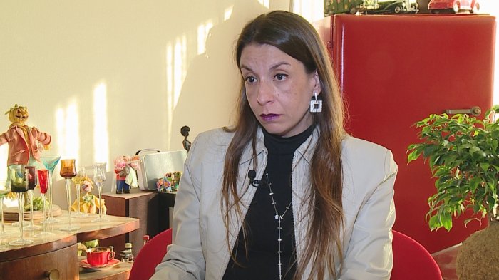 Enfermera denunciada por supuestamente reutilizar jeringas niega acusaciones y dice que la han amenazado de muerte