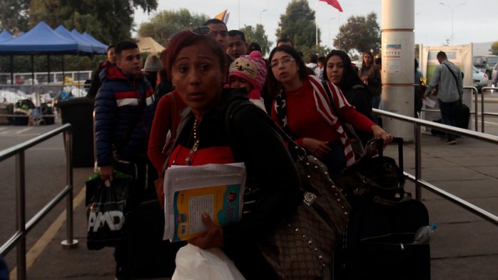 Crean mesa de trabajo para enfrentar masiva migración de venezolanos a Chile