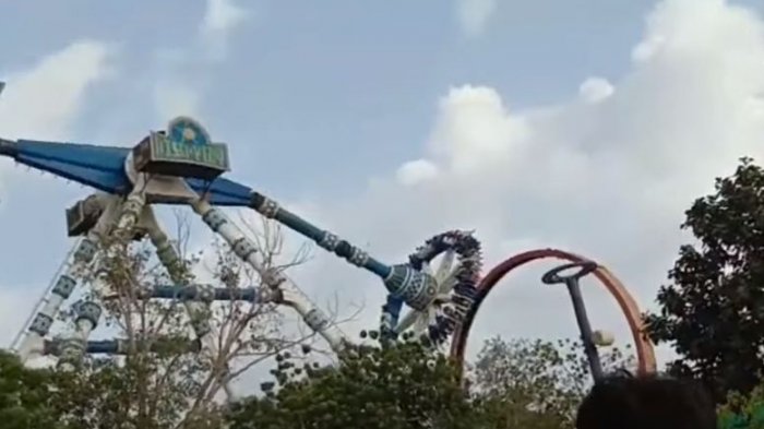 Juego se partió por la mitad: Accidente en parque de diversiones dejó dos muertos