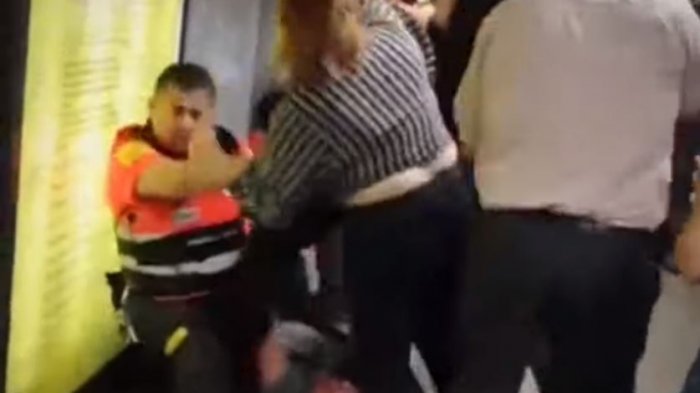 Delincuentes chilenos protagonizaron violenta pelea con guardias en el metro de Barcelona