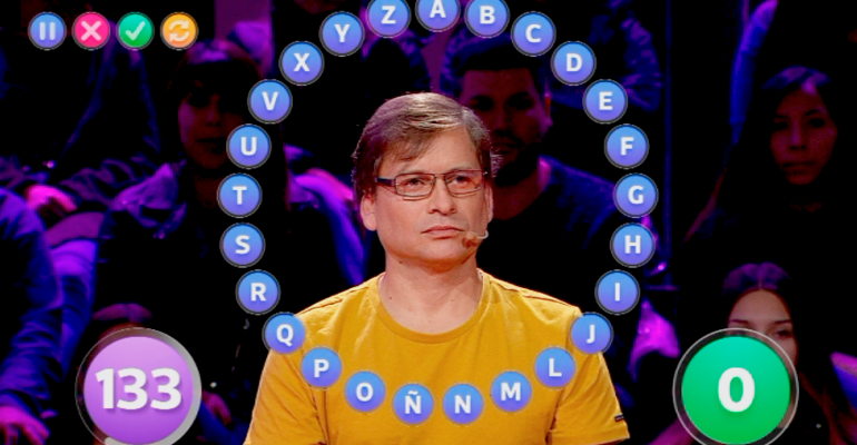 Leonardo Mella descolocó a Luis Medel con esta potente metralleta