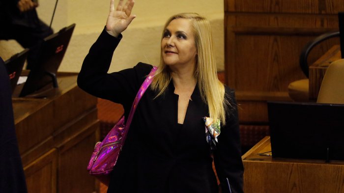 “A diferencia del querido compañero Jorge Sharp, tengo lo que se requiere para ser candidata presidencial por el FA”