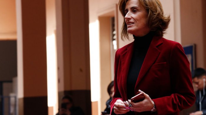 Lanzan encuesta nacional para evaluar uso de celulares en salas de clases y recreos