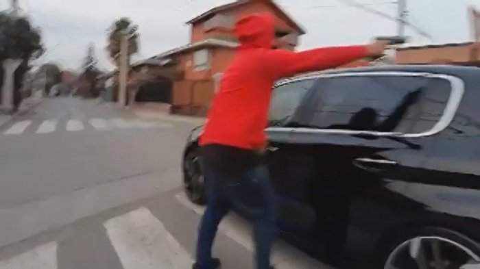 Le robaron su auto nuevo justo cuándo grababa un video para mostrarlo por redes