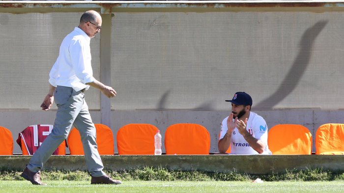 Johnny Herrera y su difícil situación en la U: “Tendré que esperar a que se vaya Arias para jugar o irme a otro club”