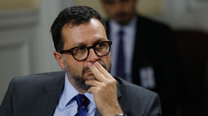 Ataque terrorista: Ex ministro Hinzpeter era el destinatario del segundo paquete explosivo