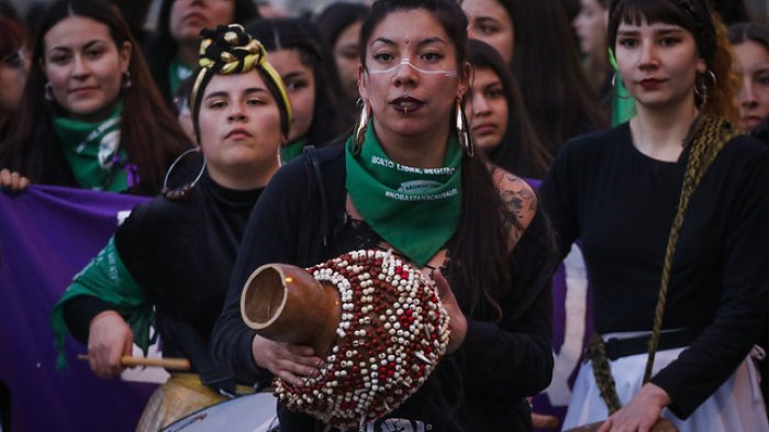 Más de 6 mil personas se movilizaron por el aborto legal, libre, seguro y gratuito en marcha antirracista