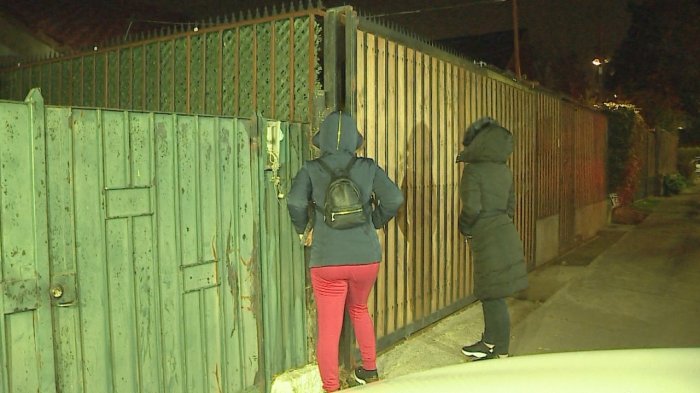 Grupo de mujeres protestaron afuera de una supuesta clínica clandestina: Acusan graves negligencias