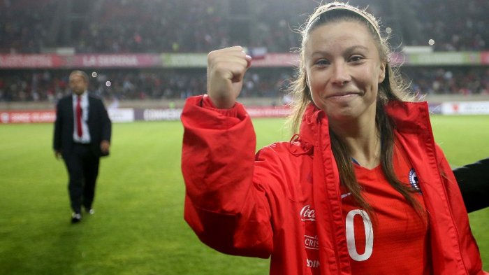 Yanara Aedo es nueva estrella del Sevilla y compartirá camarín con Francisca Lara