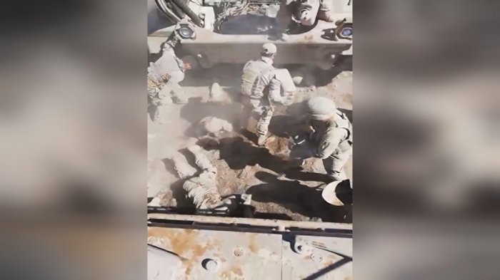 Video muestra “rito de iniciación” donde militares agreden a conscriptos: Les tiran tierra y los golpean con palas