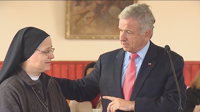 Ministro Larraín pide a monjas 