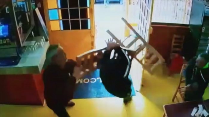 Trabajadores repelieron a sillazos a delincuentes que ingresaron a robar con cortaplumas y desatornilladores