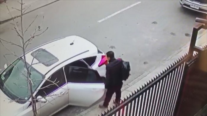 Asaltantes se fueron con automóvil y dos armas de fuego tras robo a comerciante en Quilicura