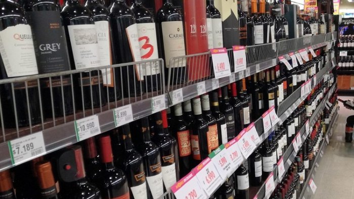 Las Condes contará con clientes encubiertos para fiscalizar la venta de alcohol a menores