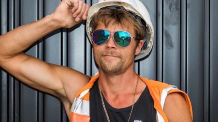 Obrero la rompe en Instagram y hasta le piden autógrafos por su increíble parecido a Brad Pitt
