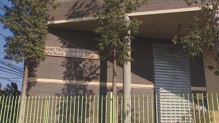 Cuatro sujetos fueron detenidos robando computadores de colegio municipal de La Granja