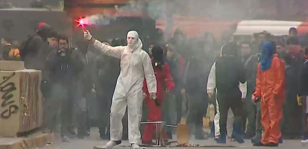 Incidentes en el Instituto Nacional cuando comienza la exigencia de mostrar carnet o pase escolar en el acceso