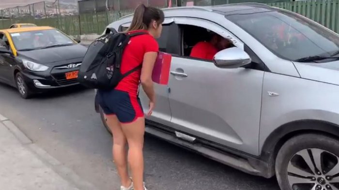 Andrónico Luksic anunció ayuda económica a seleccionada de handball que pedía dinero en las calles