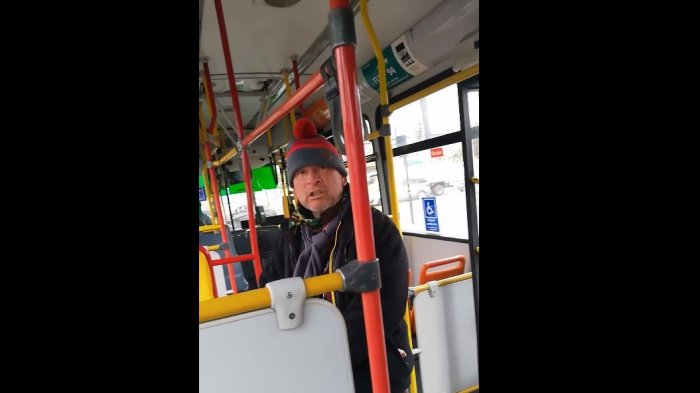 “Voy a pillarte”: Hombre amenaza a joven que denuncia haberlo visto masturbándose al lado de ella en Transantiago