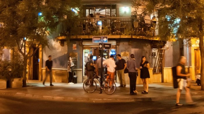 Varias comunas aplicarán horario límite para menores de edad en la previa a las Fiestas Patrias