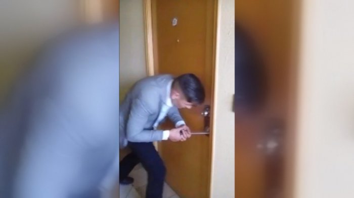 Delincuente vestido como ejecutivo se grababa robando en edificios de Santiago Centro