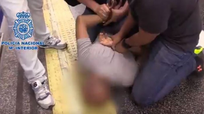 Así fue la detención de un hombre acusado de grabar la ropa interior de 555 mujeres y subirlas a un sitio porno