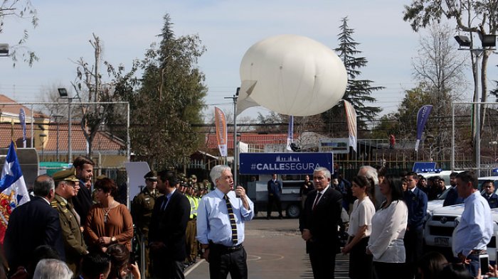 Graba de día y de noche en alta calidad: Así es el globo de televigilancia que Piñera presentó en Puente Alto