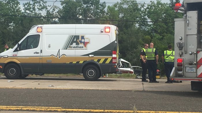 Joven pareja muere en un choque minutos después de haberse casado