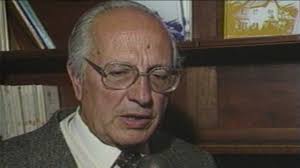 Mineduc inicia proceso para quitarle a Hugo Montes el Premio Nacional de Educación