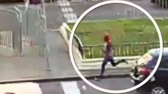 “Estúpido y sensual Spiderman” atrapó a delincuente que robó un celular en pleno centro de Santiago