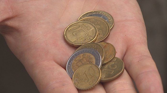 Las monedas extranjeras que se suelen confundir con la de $500 y $100 en el comercio