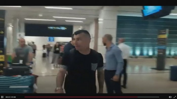 Gary Medel llegó a Italia y será presentado en las próximas horas en su nuevo club