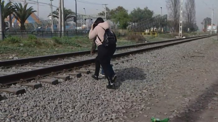 Escolar fue impactada por un tren en Maipú: Cruzó por un lugar no habilitado