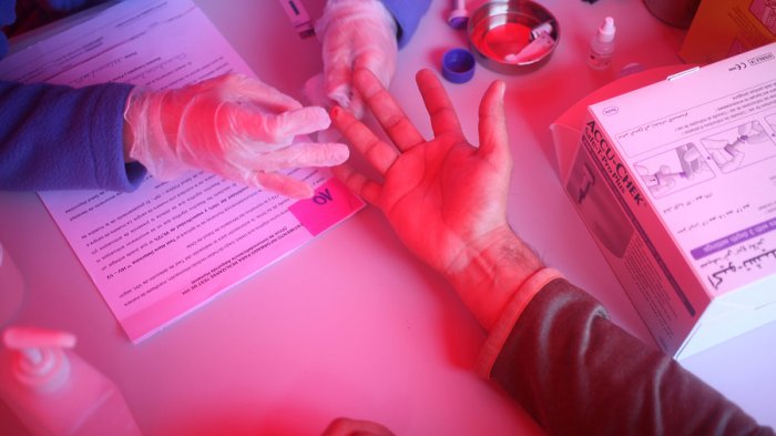 Minsal firma convenio con el Colegio de Tecnólogos Médicos para encontrar a personas que viven con VIH