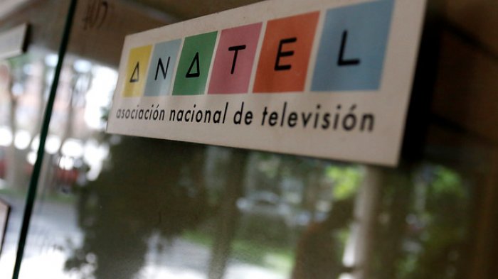 Anatel lanza campaña para celebrar los mayores hitos en la historia de la TV chilena