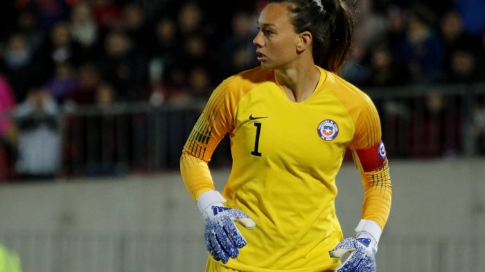 Con ustedes, Tiane Endler: Las magníficas tapadas de la capitana de la Roja en el triunfo ante Costa Rica