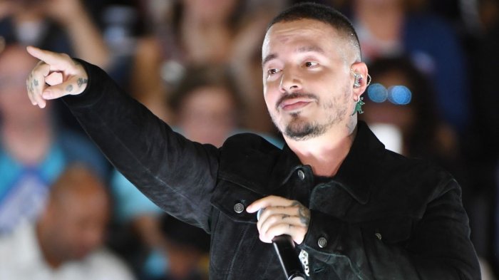 La RAE zanjó polémica por ortografía de J Balvin en mensaje a Rosalía