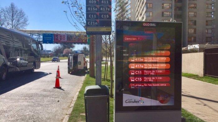 Inauguran paraderos digitales que entregan información sobre tiempos de llegada y distancia de buses en Las Condes