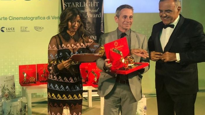 Alfredo Castro es premiado en el Festival de Venecia: Pidió que restituyan fondos para el cine chileno