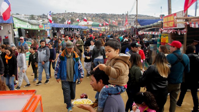 Ministro Larraín cierra la puerta a feriado XXL para Fiestas Patrias: 