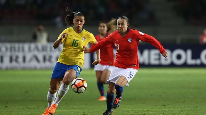 Un ejemplo de porqué fue nominada a The Best de FIFA: La aguerrida barrida de Camila Sáez ante Brasil