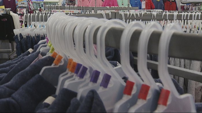 “Enganchamos con el Reciclaje”: La campaña que le da otra vida útil a los ganchos de ropa