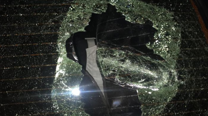 Auto que trasladaba al director de la PDI fue víctima de ataque de encapuchados