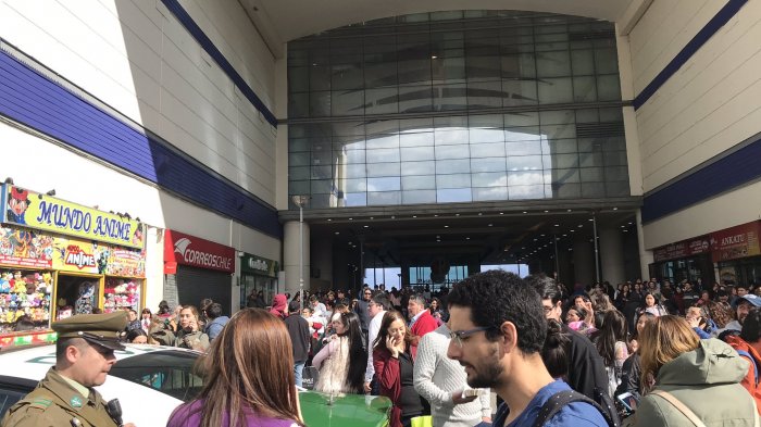 Evacúan Mall Costanera de Puerto Montt por aviso de bomba