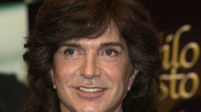 Cuentas oficiales de Camilo Sesto reportan su muerte a los 72 años