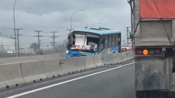 Accidente de bus interurbano dejó dos muertos y varios heridos en Lo Espejo