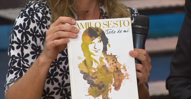 Fans chilenas de Camilo Sesto mostraron libro que les dedicó el artista