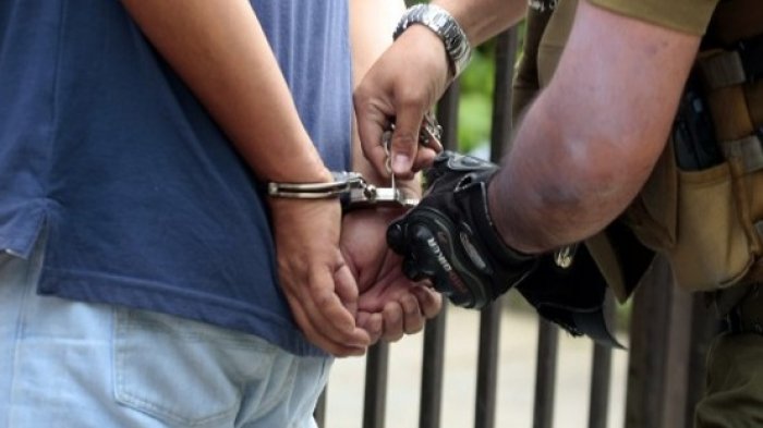 No aguantó el susto: Delincuente se ensució los pantalones tras ser detenido por Carabineros